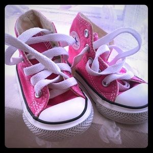 Infant pink converse size 3